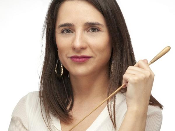 Natalia Salinas, Directora.